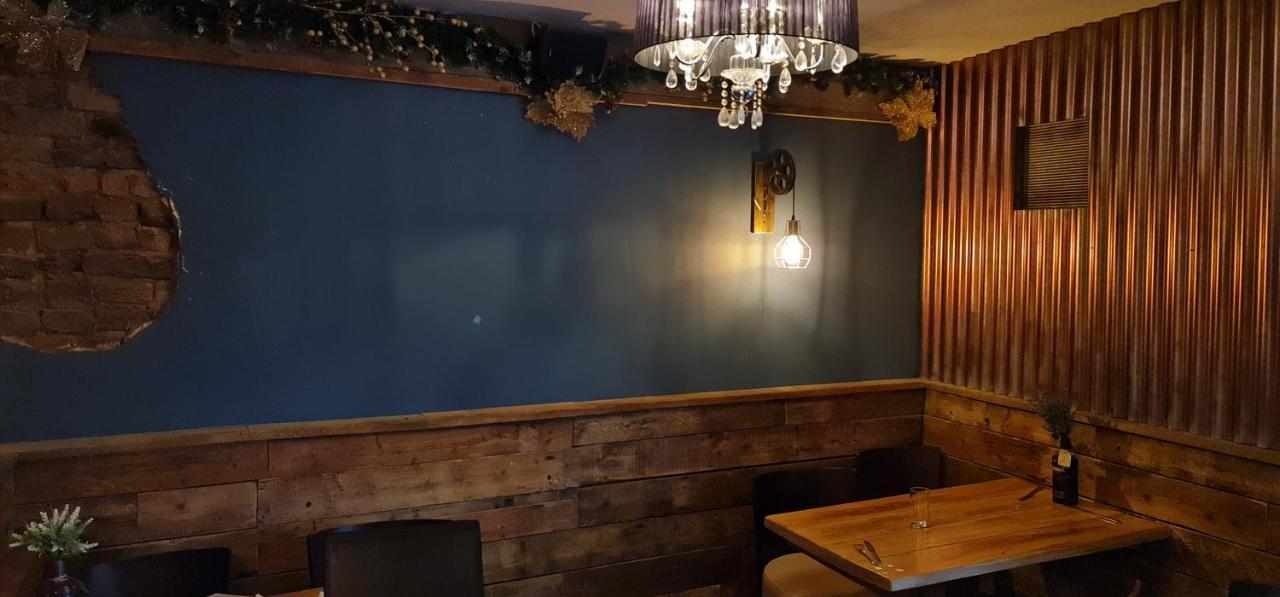 The Waterside Bar, Rooms & Restaurant สวินตัน ภายนอก รูปภาพ