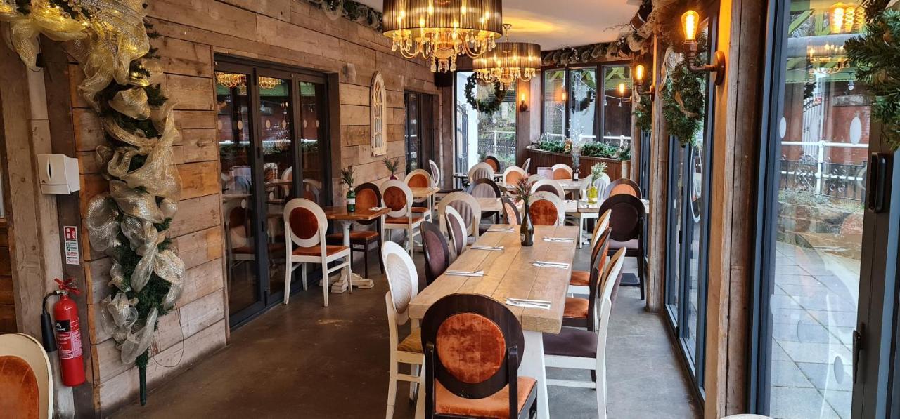 The Waterside Bar, Rooms & Restaurant สวินตัน ภายนอก รูปภาพ