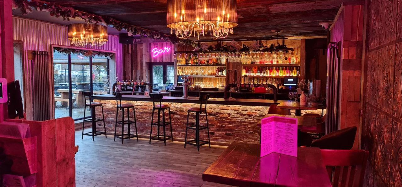The Waterside Bar, Rooms & Restaurant สวินตัน ภายนอก รูปภาพ